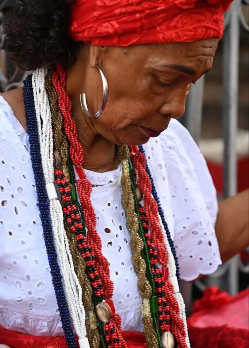 
					Multidão celebra Santa Bárbara com fé e devoção no Centro de Salvador
				
				