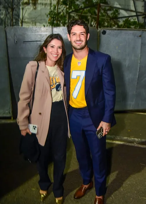 
					NFL no Brasil reúne time de famosos com Neymar, Huck e mais; FOTOS
				
				