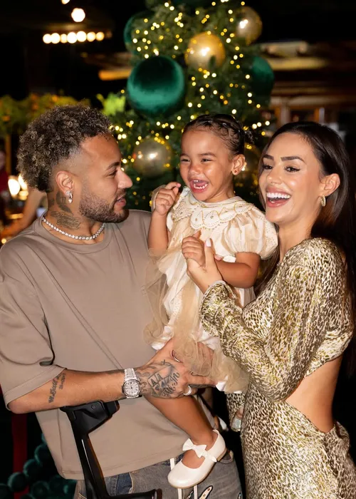 
					Natal de Neymar tem filhos, mãe e irmã 'excluídos'; entenda
				
				