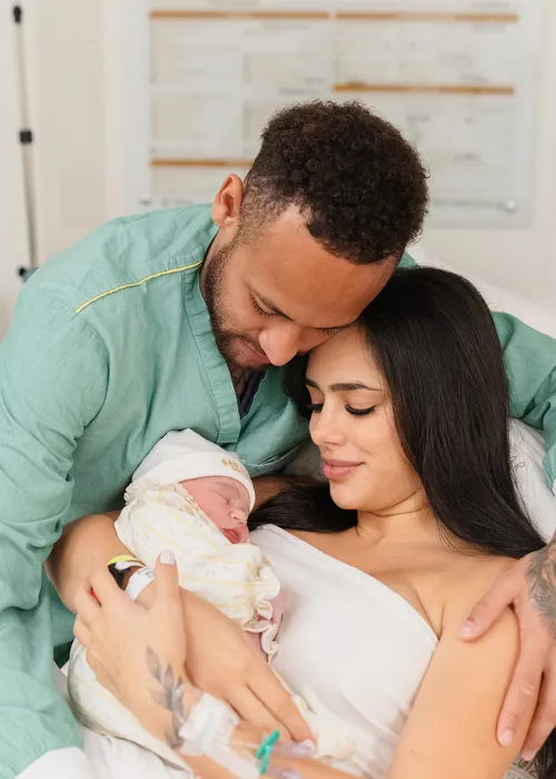 
				
					Neymar e Biancardi revelam primeiras fotos de Mel, 2ª filha do casal
				
				