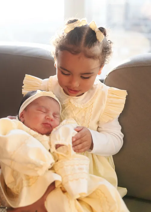
				
					Neymar e Biancardi revelam primeiras fotos de Mel, 2ª filha do casal
				
				