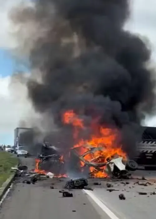 
					O que se sabe do acidente na BR-101 que matou 11 pessoas na Bahia
				
				