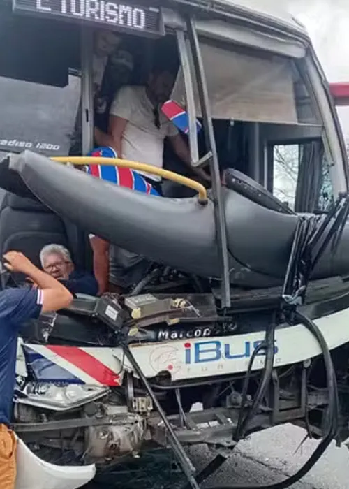 
					Ônibus com torcida do Fortaleza bate e deixa feridos na Bahia
				
				
