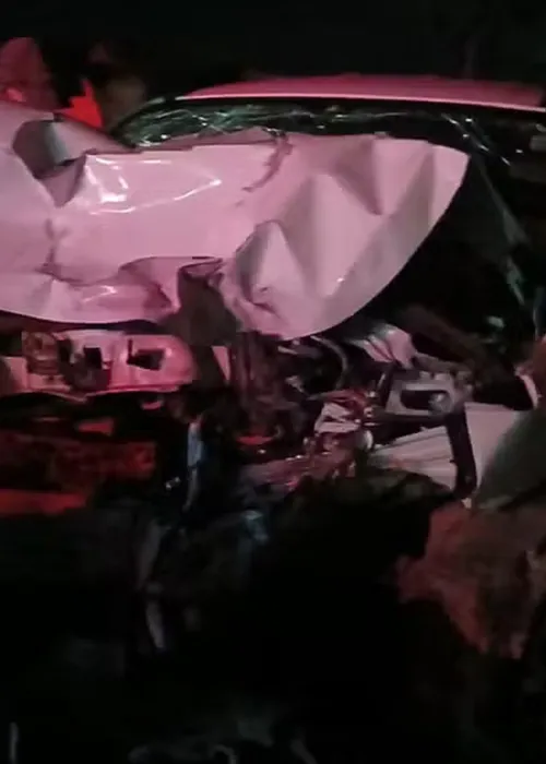 
					Pai e filho ficam em estado grave após colisão entre carros na Bahia
				
				