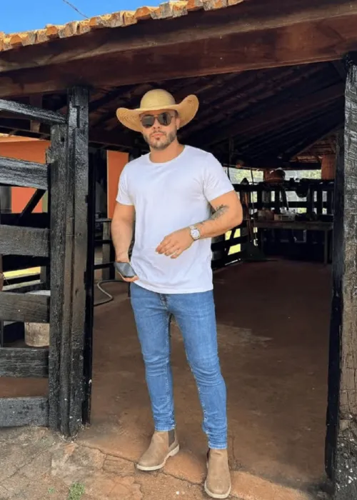 
				
					Patrimônio de Murilo Huff tem de vaca milionária a jatinho; veja
				
				