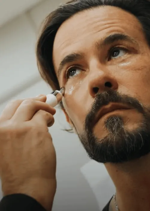 
					Paulo Vilhena passa por cirurgia nos olhos; veja antes e depois
				
				