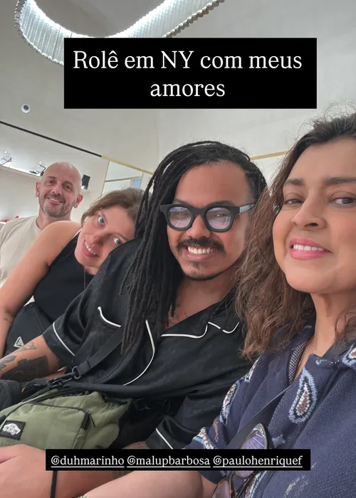 
				
					Preta Gil tem dia de turista em Nova York com amigos; vídeos
				
				
