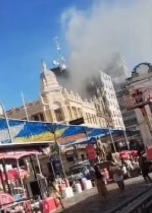 
				
					Princípio de incêndio atinge Palacete Tira Chapéu em Salvador
				
				