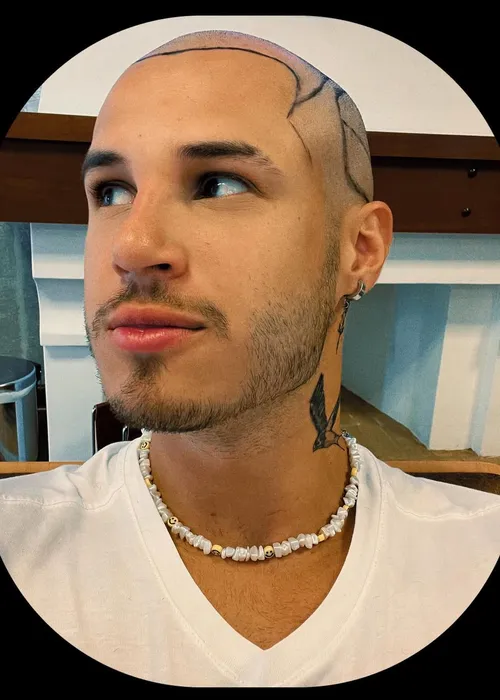 
					Quem é Gabriel Vilhena, influenciador acusado de agredir dentista
				
				