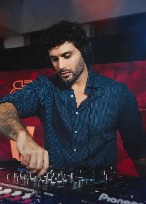 
					Quem é Jesus Luz, ex de Madonna que vende conteúdo adulto
				
				