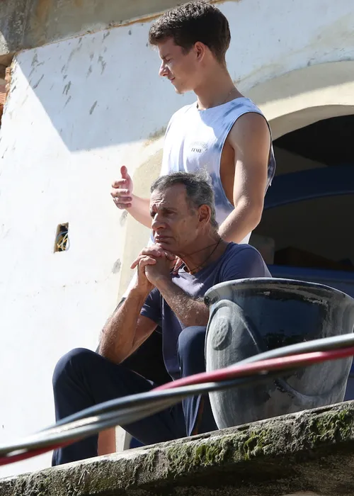 
					Ex-galã da Globo faz apelo em meio a desespero por assalto: 'Faltando'
				
				