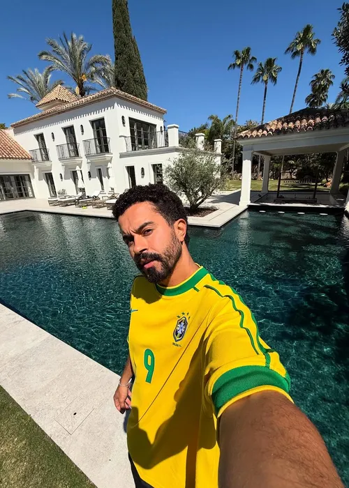 
					Quem é Ronald Lopes, apontado como novo amor de Yasmin Brunet
				
				