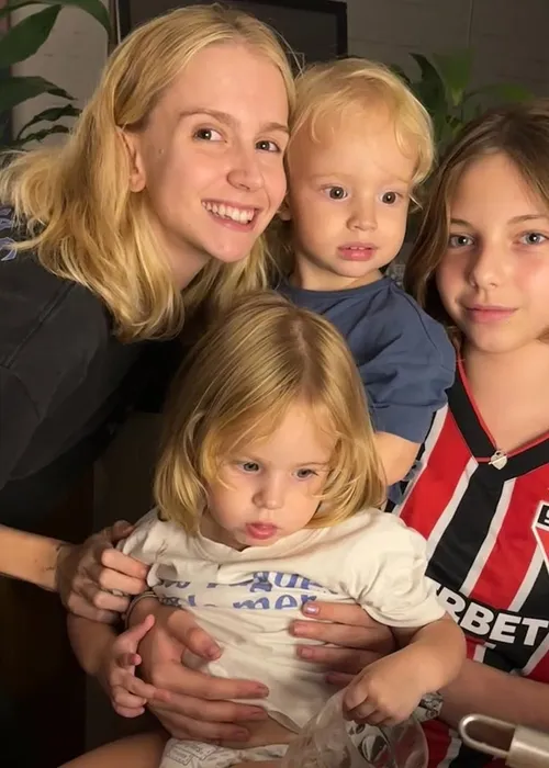
					Quem é a filha de Sheila Mello, que impressiona por altura aos 12 anos
				
				