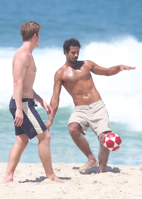 
					Marcello Novaes e filhos posam sem camisa em folga de 'Dona de Mim'
				
				