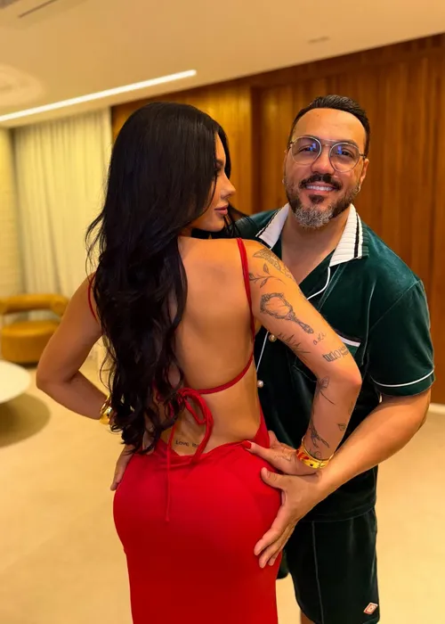 
					Rayane Figliuzzi passa Natal com Belo e detalhe chama atenção
				
				