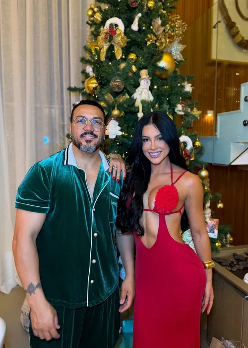 
					Rayane Figliuzzi passa Natal com Belo e detalhe chama atenção
				
				