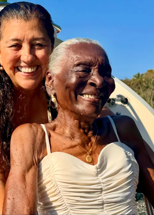 
					Regina Casé se declara para O Kanalha, ex de Preta Gil: 'Batedeira'
				
				