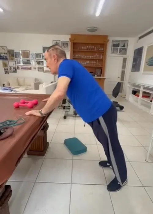
					Renato Aragão encanta com série de flexões aos 90 anos: 'Guerreiro'
				
				
