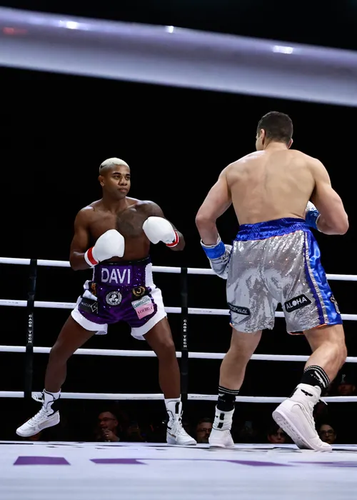 
					Sacha Bali provoca Dado Dolabella após vencer luta contra Davi Brito
				
				