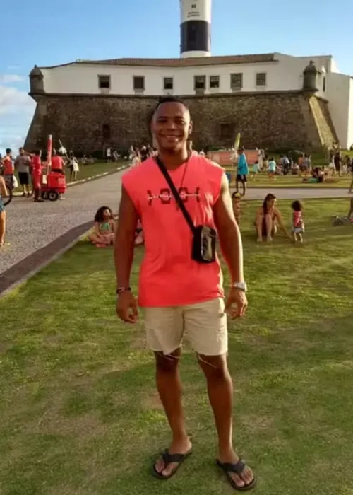 
					Segurança morre após ser atingido por retroescavadeira em Salvador
				
				