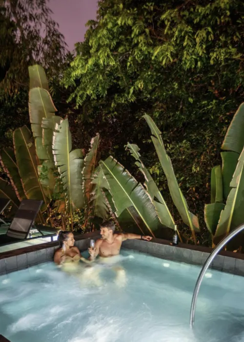 
					Seis hotéis e casas com atendimento diferenciado perto de Salvador
				
				