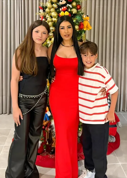 
					Simone e Simaria surgem juntas em clique raro de natal
				
				