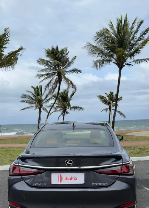 
					Sofisticação, suavidade e tecnologia híbrida: test drive do ES300h
				
				