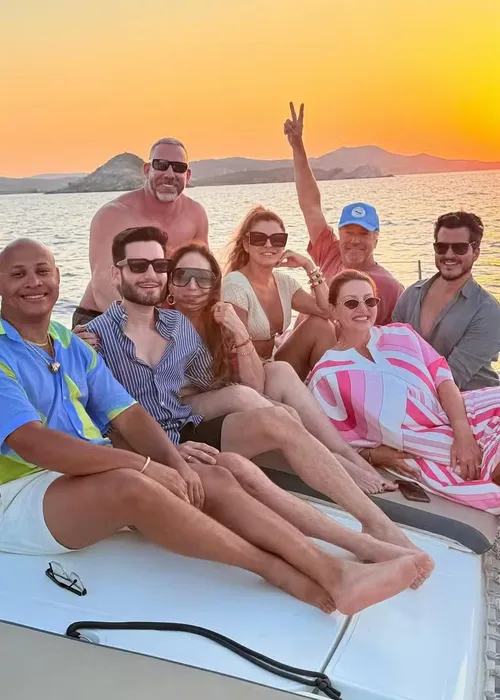 
					Susana Vieira rouba a cena de biquíni aos 83 anos em praia da Grécia
				
				