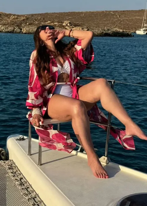 
					Susana Vieira rouba a cena de biquíni aos 83 anos em praia da Grécia
				
				