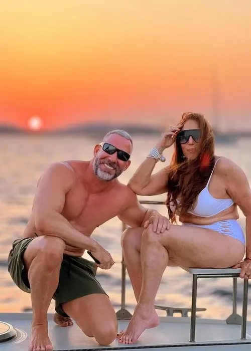 
					Susana Vieira rouba a cena de biquíni aos 83 anos em praia da Grécia
				
				