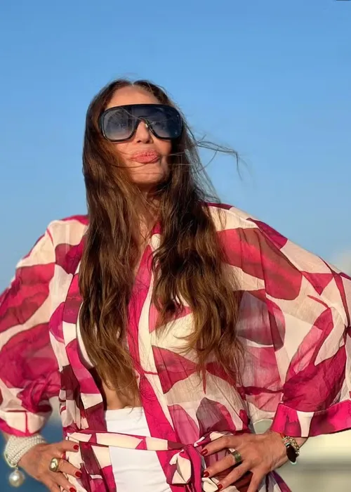 
					Susana Vieira rouba a cena de biquíni aos 83 anos em praia da Grécia
				
				