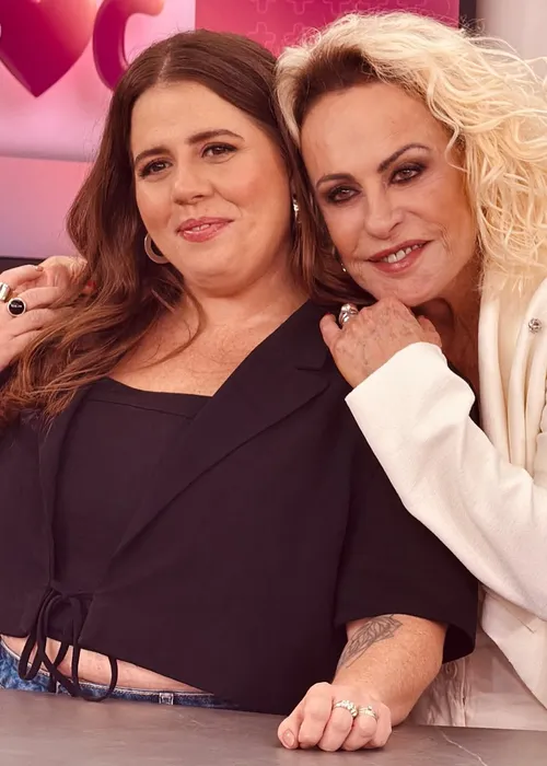 
					Tati Machado emociona com homenagem à avó ao assumir Mais Você
				
				