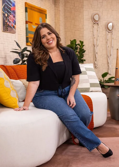 
					Tati Machado emociona com homenagem à avó ao assumir Mais Você
				
				