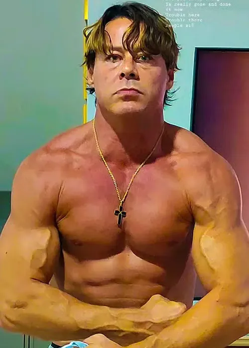 
					Theo Becker vira fisiculturista e ganha R$ 100; antes e depois choca
				
				