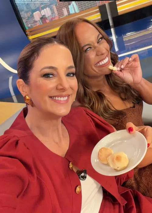 
					Ticiane Pinheiro cai no choro ao vivo em gravação final na Record
				
				