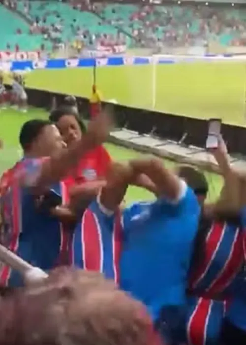 
				
					Torcedores do Bahia são detidos em Salvador após briga em estádio
				
				