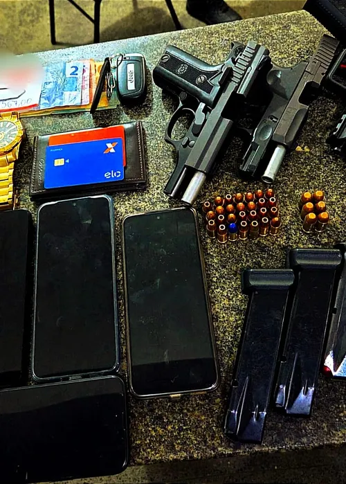 
					Três homens são presos com armas, munições e drogas no interior da BA
				
				