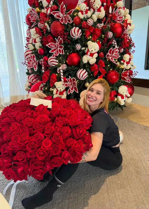 
					Vini Jr surpreende Virginia com presente gigante: 'Amada em voz alta'
				
				