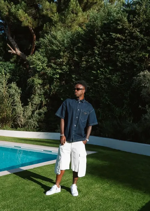 
					Vini Jr tem dia de modelo e ganha elogio indiscreto de Virginia; fotos
				
				