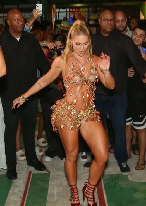 
					Virginia vive susto e se machuca durante brincadeira com Maria Flor
				
				