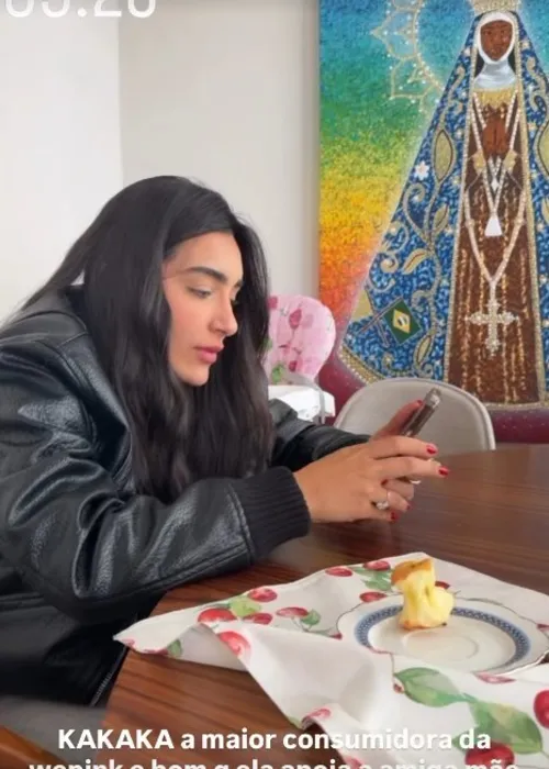 
					Virginia Fonseca se machuca, não consegue sambar e pede 'socorro'
				
				