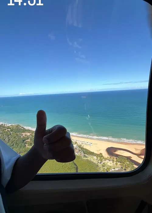 
					Virginia e Vini Jr curtem praia paradisíaca na Bahia em 'maratona'
				
				