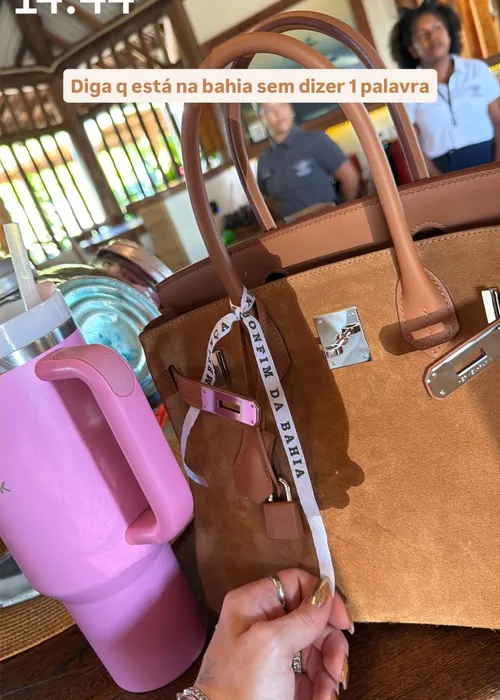 
					Virginia e Vini Jr curtem praia paradisíaca na Bahia em 'maratona'
				
				