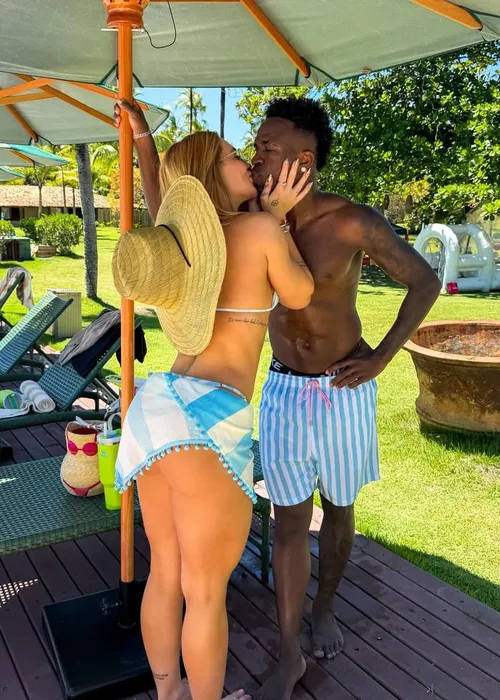 
					Virginia e Vini Jr curtem hotel na Bahia com diárias de R$ 15 mil
				
				