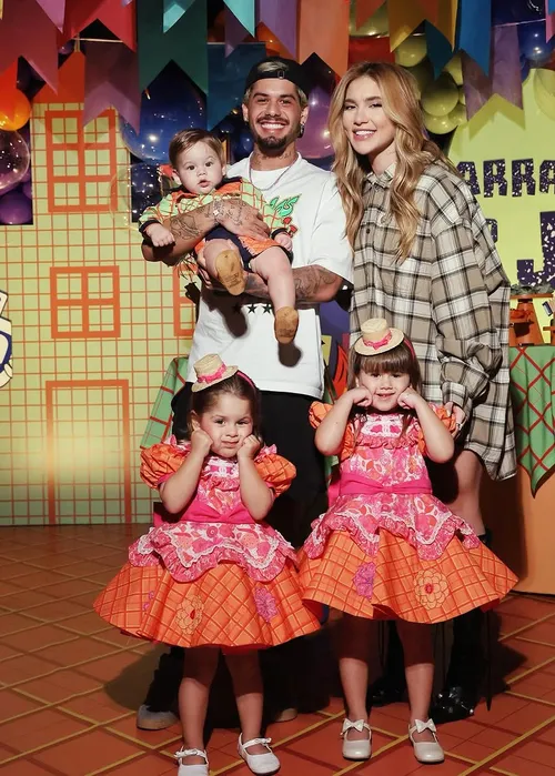 
				
					Virginia e Zé Felipe passam Dia dos Namorados juntos e web não perdoa
				
				