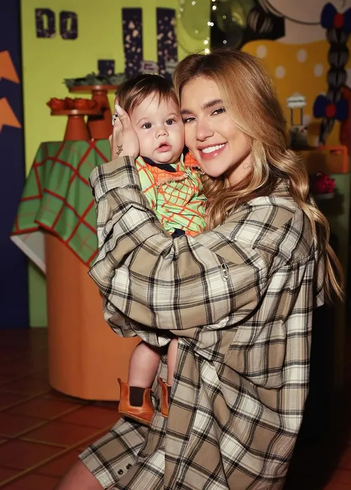 
				
					Virginia e Zé Felipe passam Dia dos Namorados juntos e web não perdoa
				
				