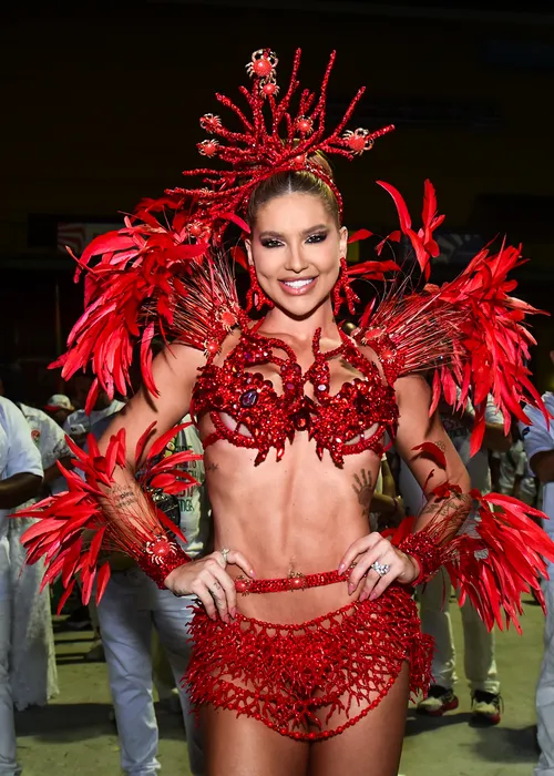 
					Virginia é massacrada em mini desfile pela Grande Rio: 'Vergonha'
				
				