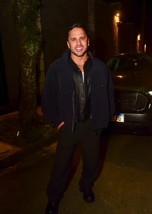 
					Virginia reencontra João Guilherme após término com Zé Felipe; FOTOS
				
				