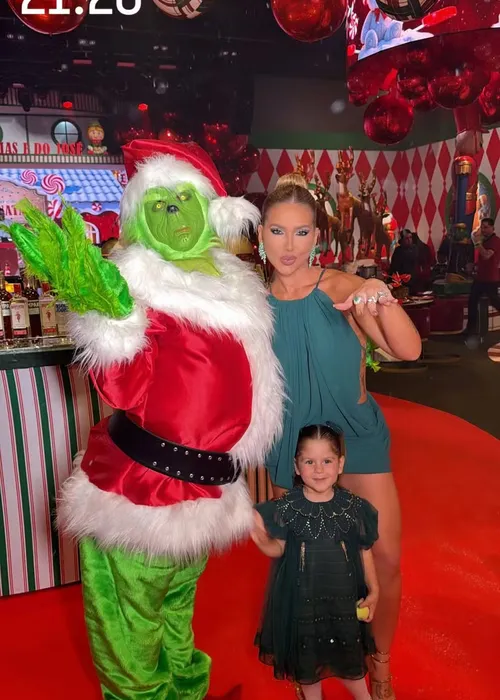 
					Virginia reúne família e Vini Jr. em festão de Natal antecipado; FOTOS
				
				