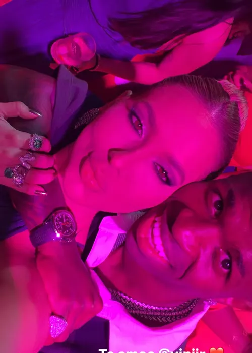 
					Virginia reúne família e Vini Jr. em festão de Natal antecipado; FOTOS
				
				